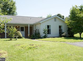 402 Bailey Ct, Sterling, VA 20164