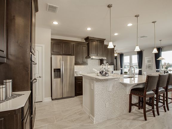 Eat-in bartop in kitchen, great for entertaining