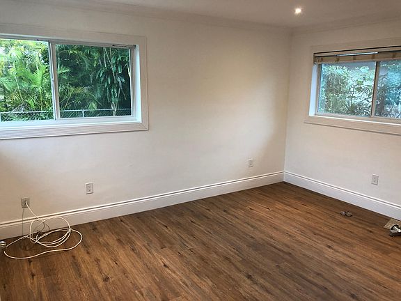 3rd image of 410 Savona Ave