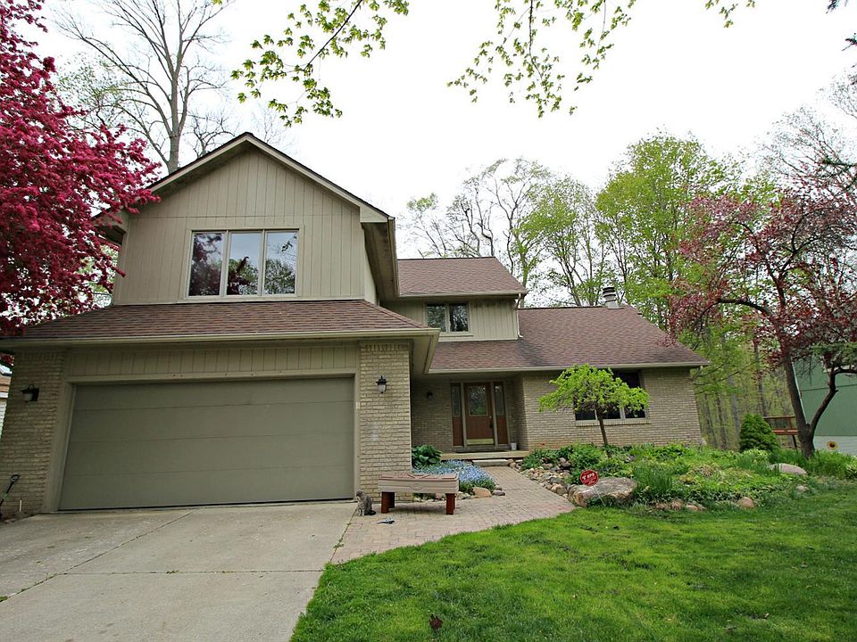 1st image of 380 River Woods Dr