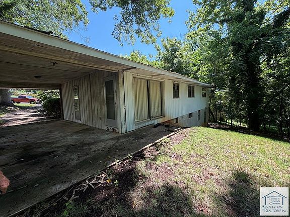 3rd image of 724 Druid Ln