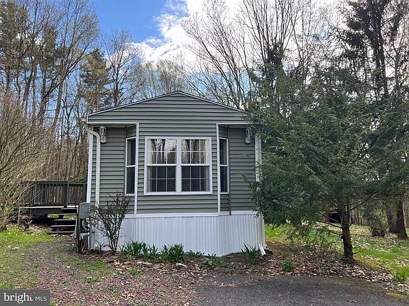 3rd image of 89 Deere Ln