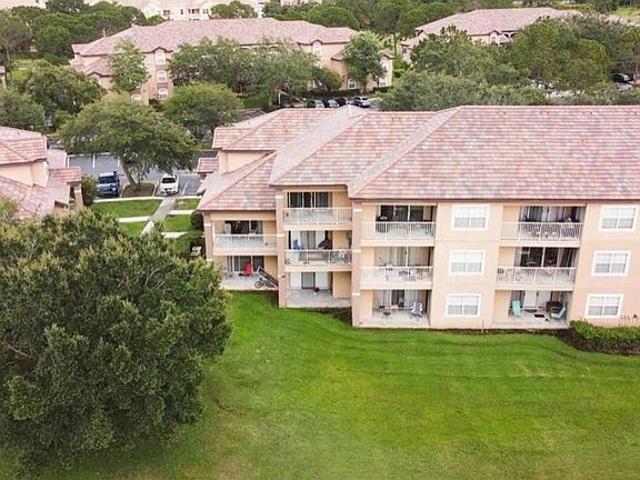 2nd image of 13929 Fairway Island Dr APT 836