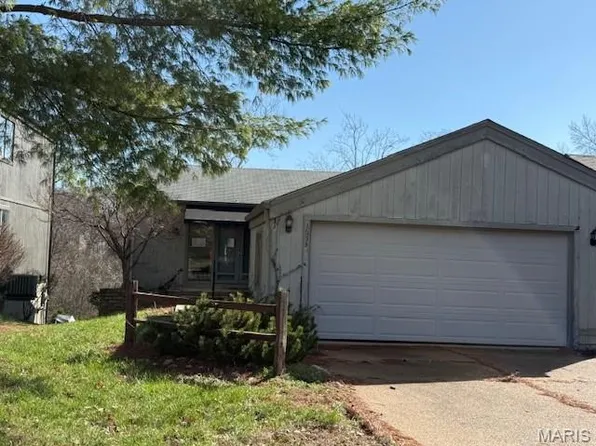 1653 Award Dr, Ballwin, MO 63021