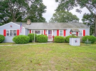 82 Hardwick St, Warwick, RI 02889