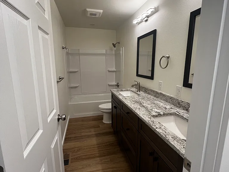 2923 N Harlan Cir #B — Photo 5
