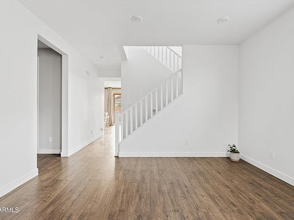 4th image of 301 W STRIDING EDGE Drive