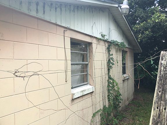 5th image of 223 Jefferson Dr
