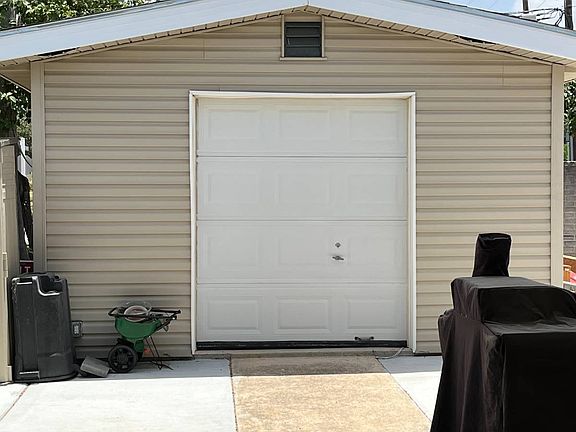 2nd image of 495 Yolanda St