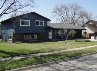 5005 Pyndale Dr, McHenry, IL 60050