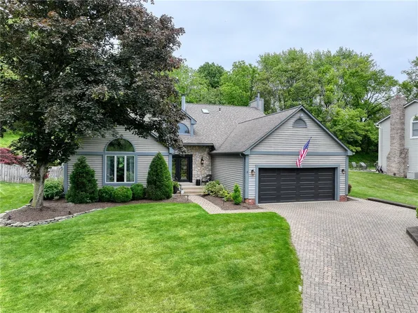 272 Lynn Ann Dr, New Kensington, PA 15068