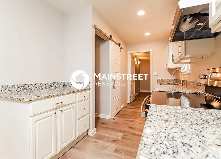 450 Millwood Ln — Photo 7