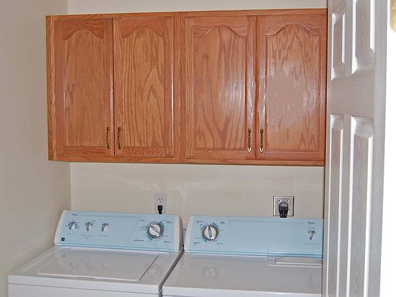 Washer & Dryer Furnished