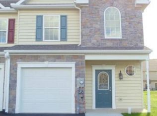 215 Whitley Dr, Chambersburg, PA 17201