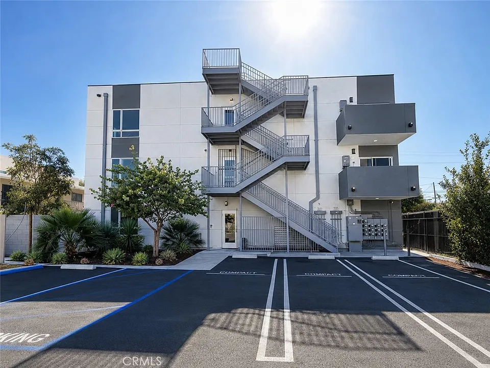 9220 Compton Ave