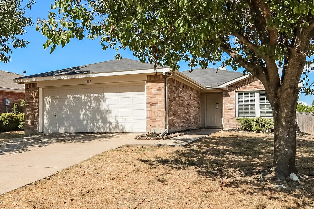 3 bed, 2.0 bath, 1428 sqft, $1,905 — Photo 3