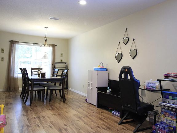 3rd image of 1242 Rhonda Dr