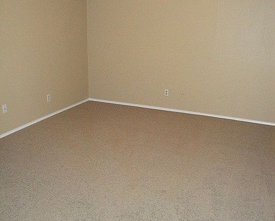 5th image of 738 Bluebonnet Dr APT B