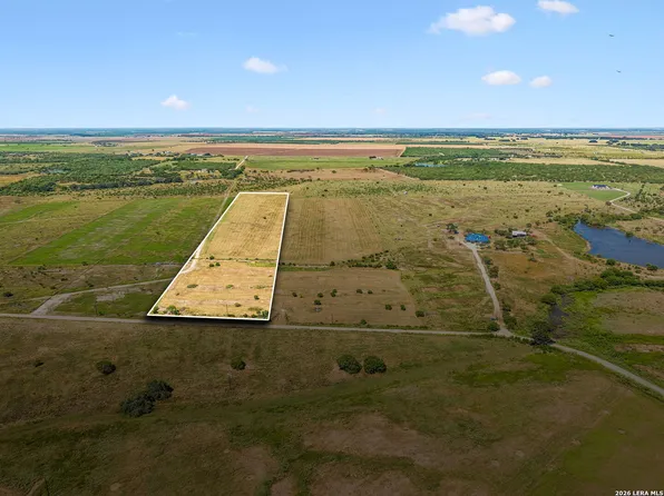 4386 CR 132, Floresville, TX 78114