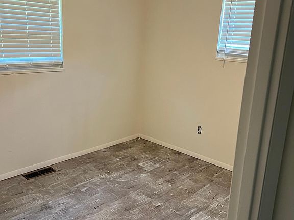 4th image of 3924 Casper Ave