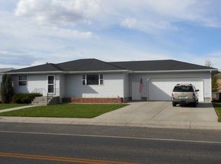 1031 River View Dr, Cody, WY 82414