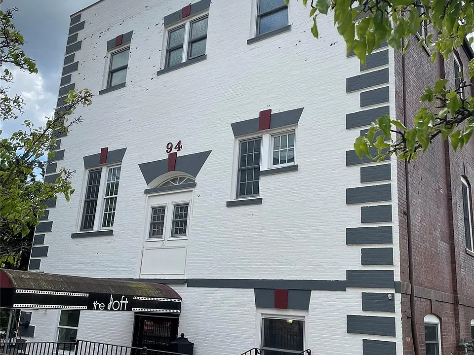 94 4th Ave #213