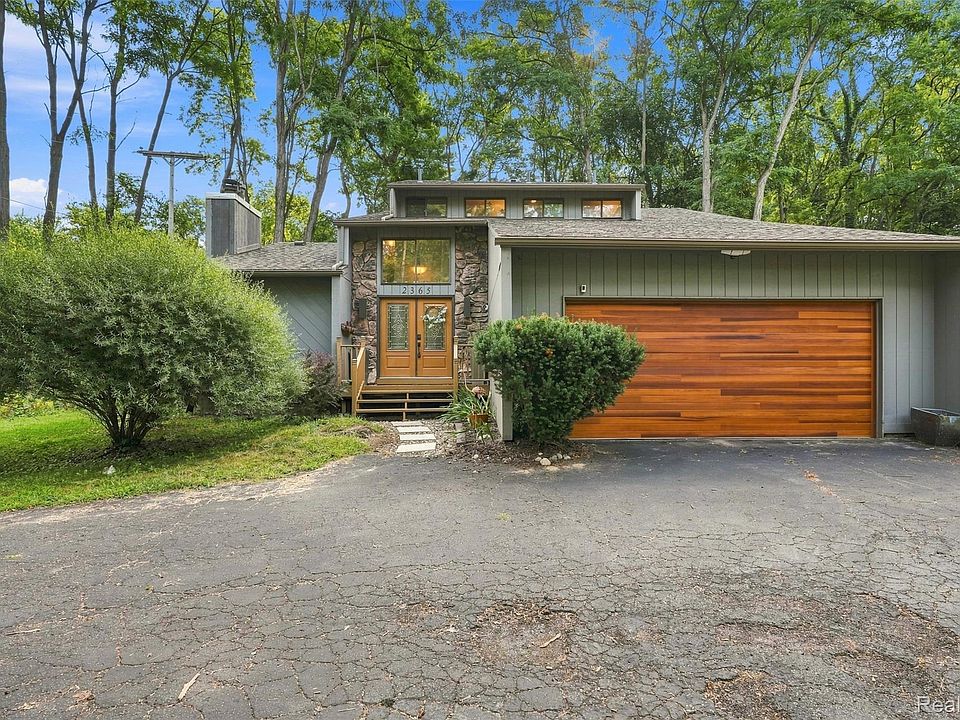 1st image of 2365 Lochaven Rd