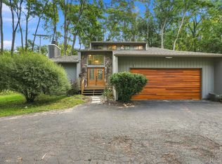 2365 Lochaven Rd, West Bloomfield, MI 48324
