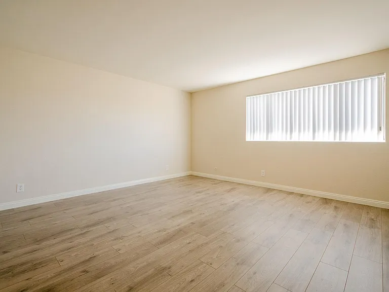 946 W 220th St #116 — Photo 13