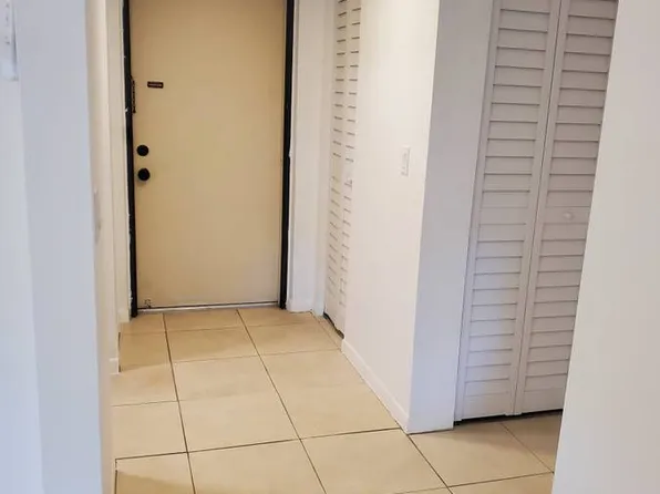 3147 29th Ave N APT 203, Saint Petersburg, FL 33713