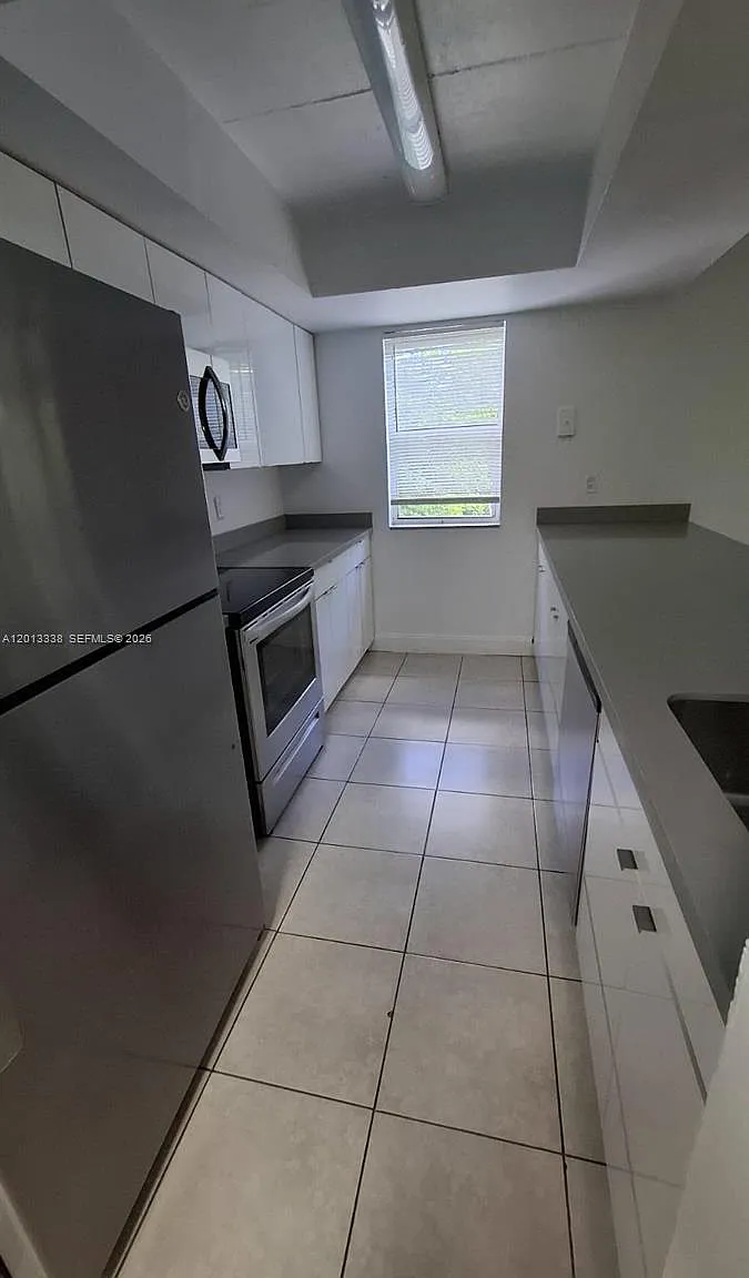 Parkway Grove Condo Part — Photo 4