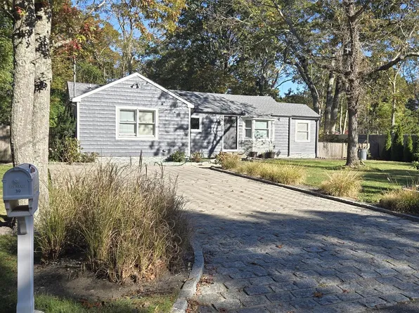 39 Lynncliff Rd, Hampton Bays, NY 11946