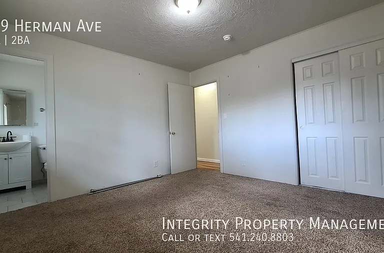 659 Herman Ave — Photo 9