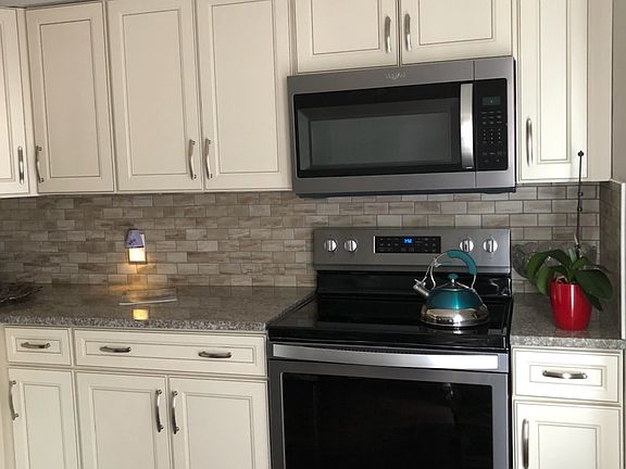 2nd image of 1003 Avenue H