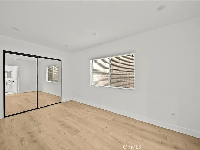 11488 Burbank Blvd — Photo 15