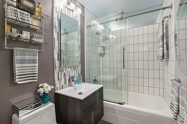 Sold by R New York | media 5