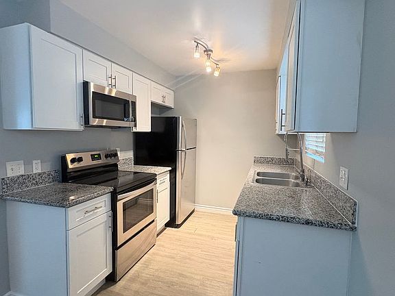 3rd image of 4545 Contour Blvd APT B