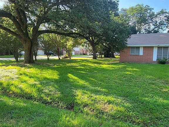 2nd image of 5158 Mockingbird Lane