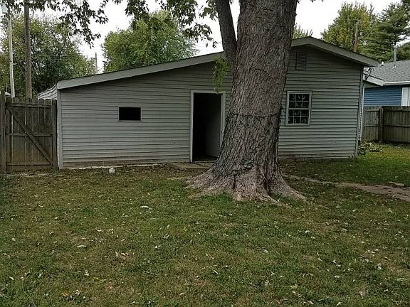3rd image of 1602 S Fairbanks St