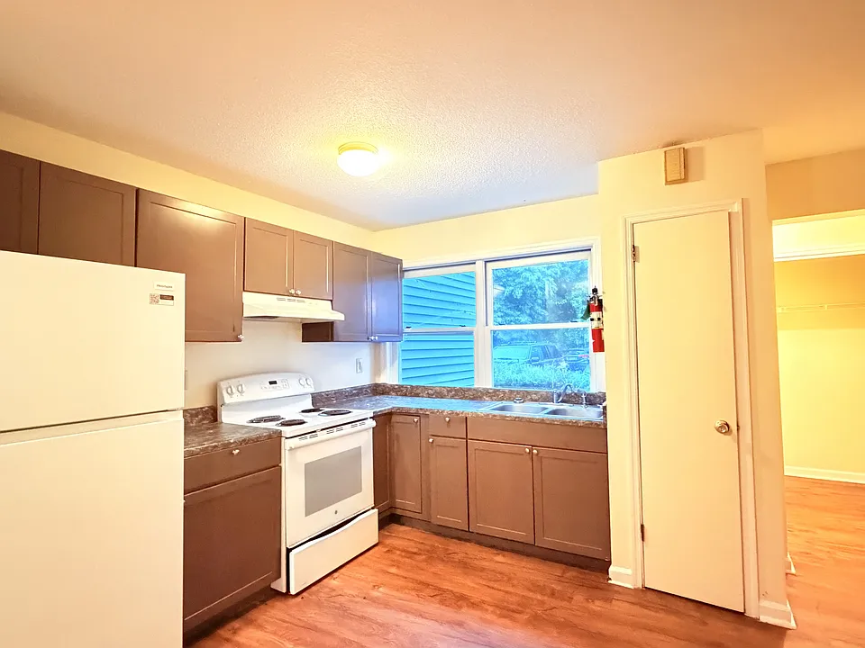 96 Ethan Allen Pkwy #8