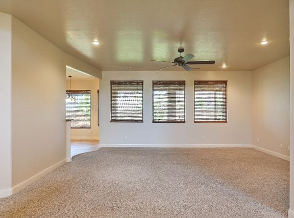 5th image of 1045 E White Sage Dr