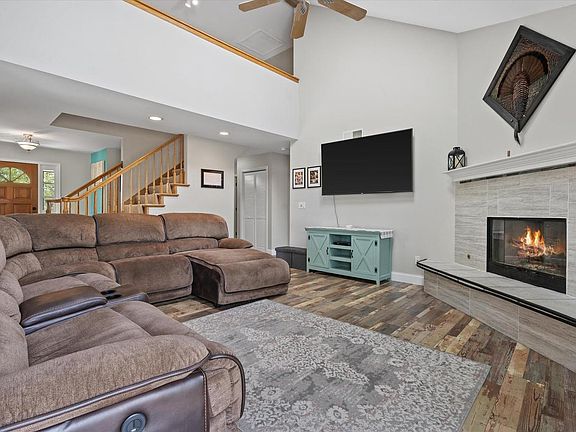 3rd image of N7101 Lakeshore AVENUE