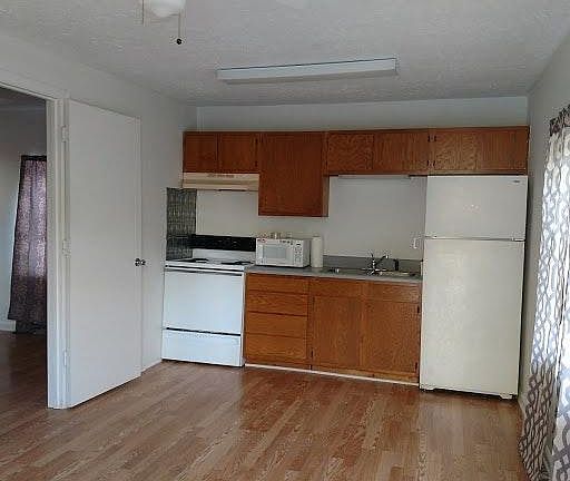 from front door w bdrm door