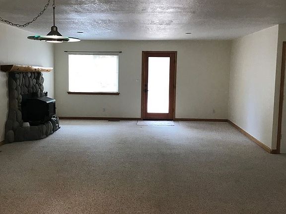 3rd image of 747 Seneca Dr