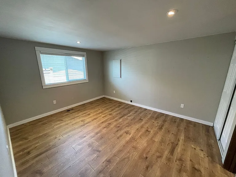 5311 Kingsway — Photo 25
