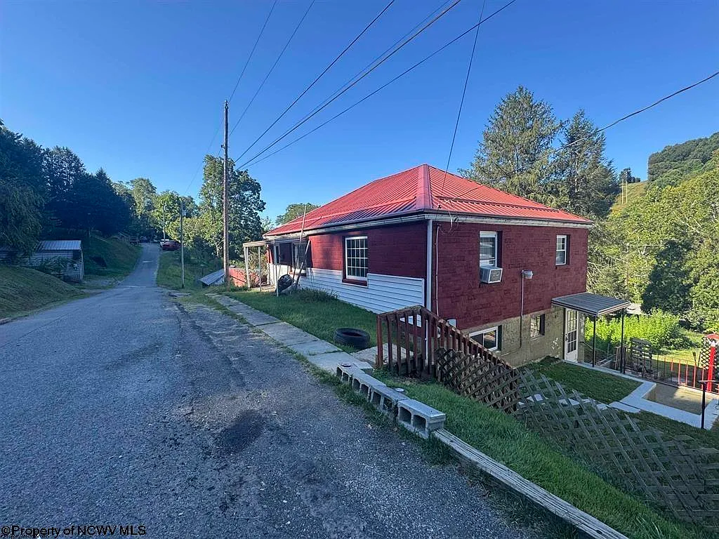 120 Jackson St photo 1