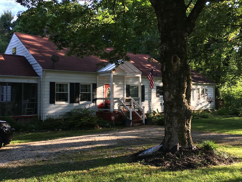 1st image of 4818 SE Skyline Dr