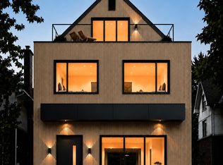 2177 E 11th Ave #1, Vancouver, BC V5N1Z4