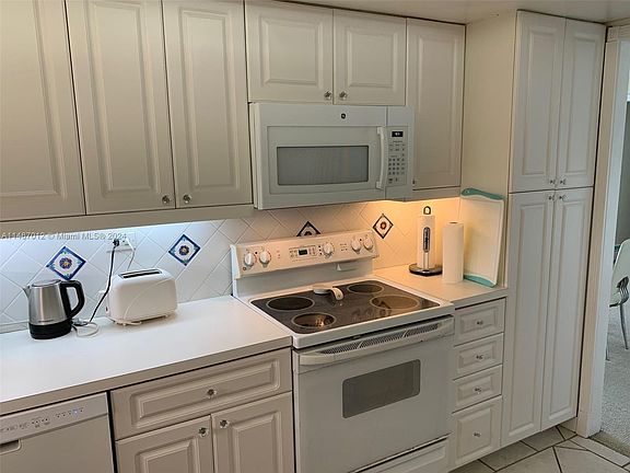 3rd image of 6039 Collins Ave APT 1630