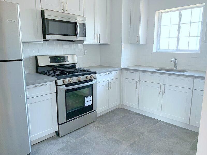 1st image of 2948 Throop Ave Floor 2